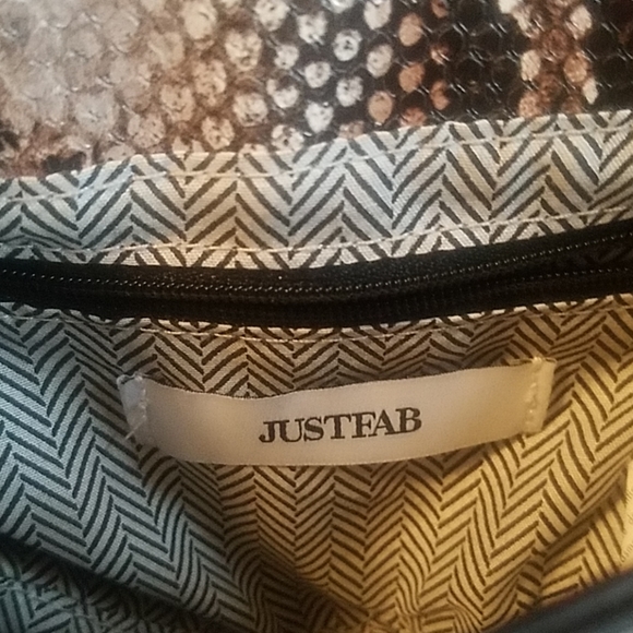 JustfabFAUX snakeskin crossbody with gold hardware - Picture 3 of 7